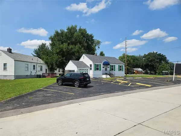 3633 Saint Joachim LN, St Ann, MO 63074