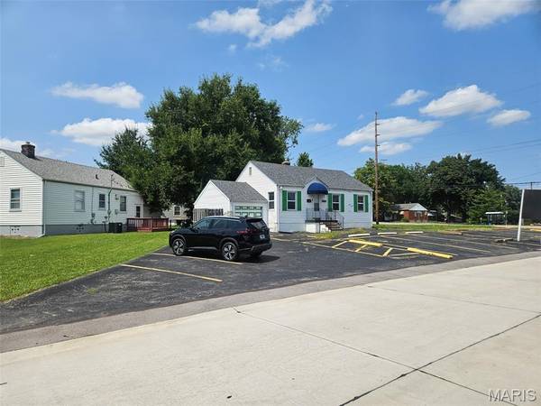 3633 Saint Joachim LN, St Ann, MO 63074