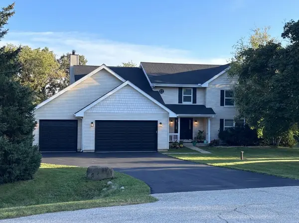 1903 Lands CT, Crystal Lake, IL 60012