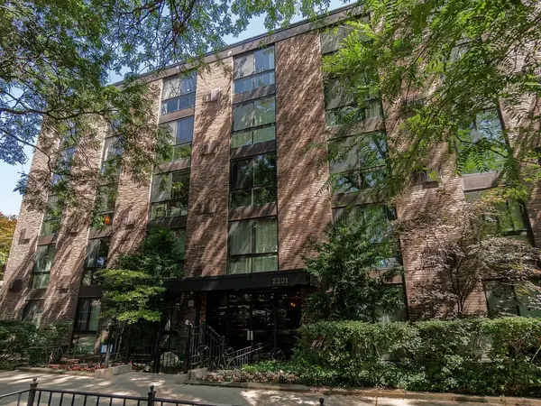 2201 N Cleveland AVE #403, Chicago, IL 60614