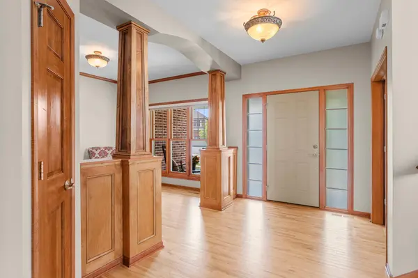 1106 Overlook LN, Carver, MN 55315
