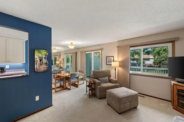 11143 Vessey CIR, Bloomington, MN 55437