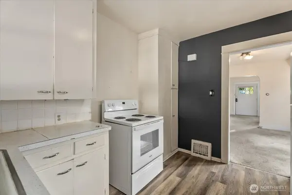 6533 5th AVE NW, Seattle, WA 98117