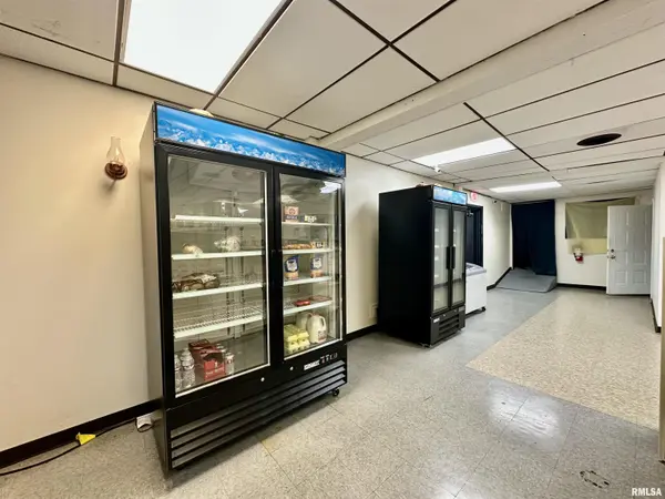 3611 W HARMON HWY, Peoria, IL 61604