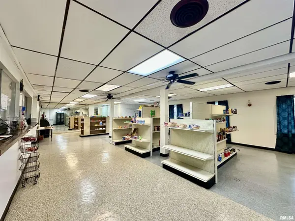 3611 W HARMON HWY, Peoria, IL 61604