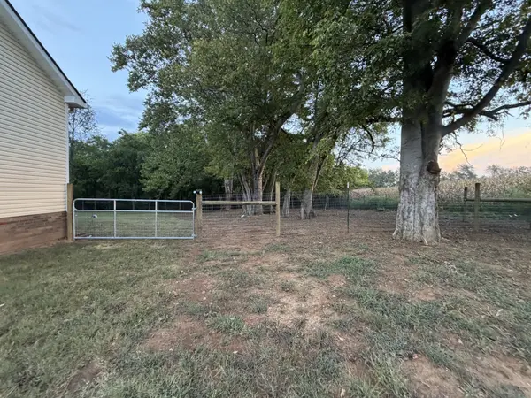 230 Woodruff Rd, Adams, TN 37010