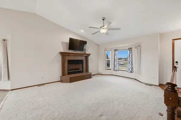 1805 N McRae Dr, Goddard, KS 67052