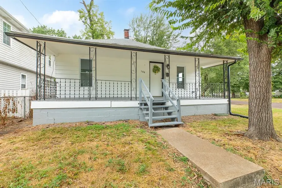 304 S Pence ST, East Alton, IL 62024