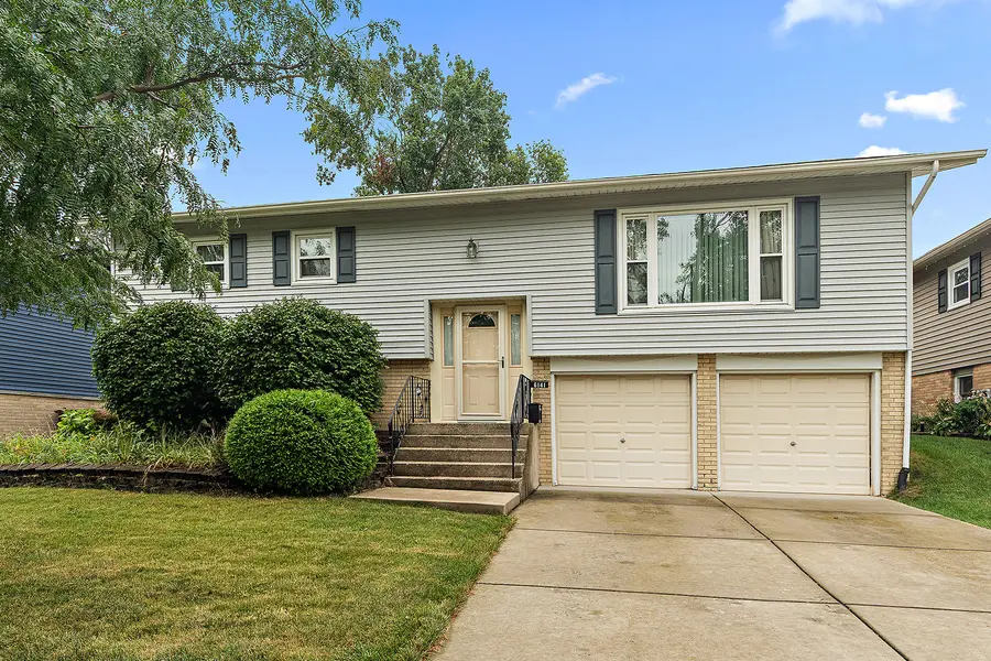 6141 Rob Roy DR, Oak Forest, IL 60452