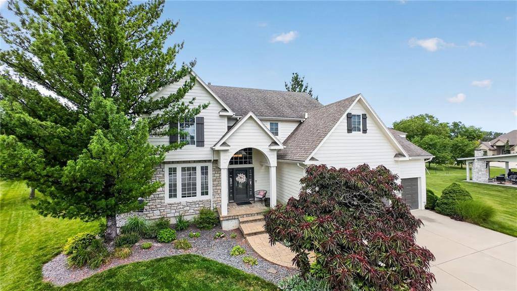 2929 SW Lewis CIR, Lee's Summit, MO 64081
