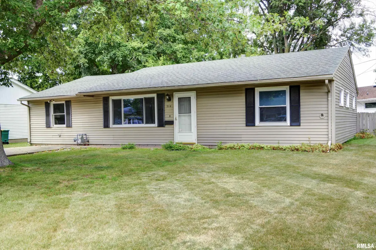 914 BOBBY AVE, Macomb, IL 61455