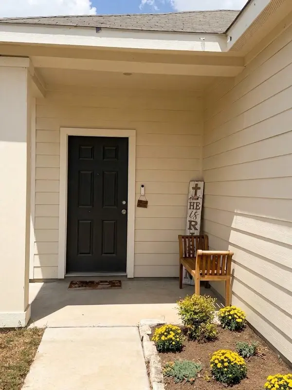 225 Comancheros RD, Jarrell, TX 76537