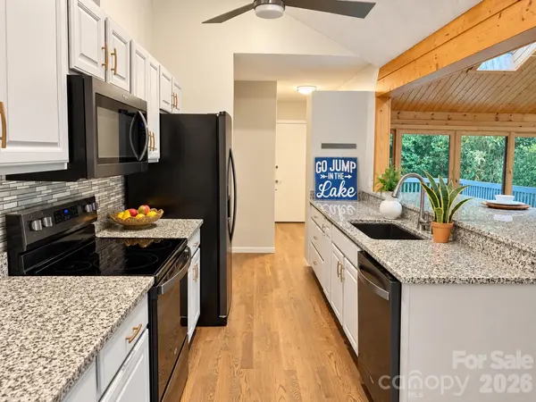 960 Middle Connestee TRL, Brevard, NC 28712