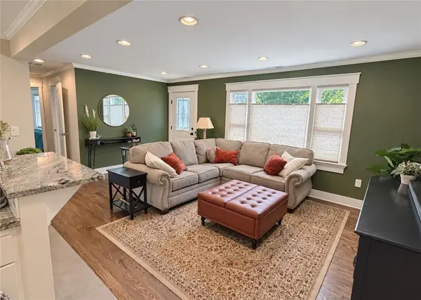 11300 W 70th TER, Shawnee, KS 66203