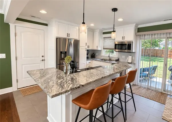 11300 W 70th TER, Shawnee, KS 66203