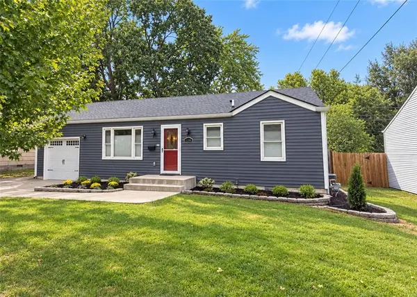 11300 W 70th TER, Shawnee, KS 66203