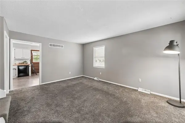 513 S Cardinal DR, Olathe, KS 66062