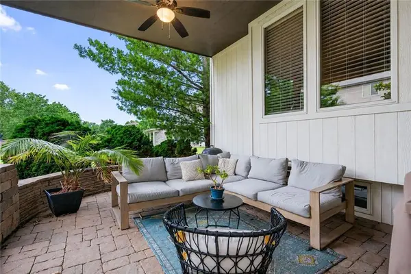 2929 SW Lewis CIR, Lee's Summit, MO 64081