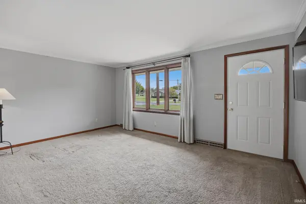 372 E Sunset DR, Huntingburg, IN 47542