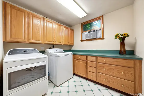 3 Finnin PL, Bayville, NY 11709