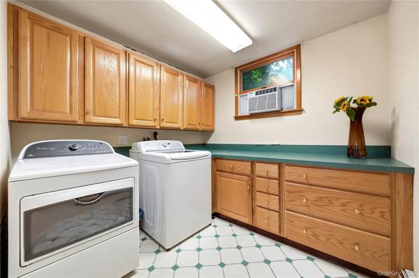 3 Finnin PL, Bayville, NY 11709