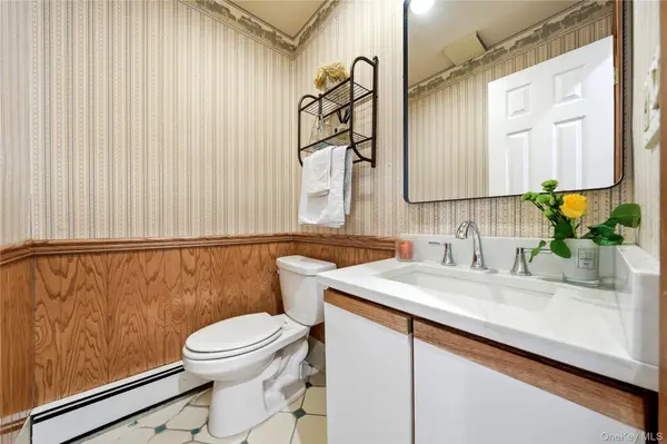 3 Finnin PL, Bayville, NY 11709