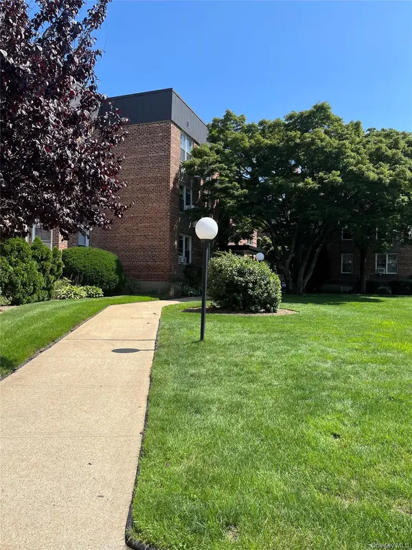 510 Dubois Ave #c3, North Valley Stream, NY 11581