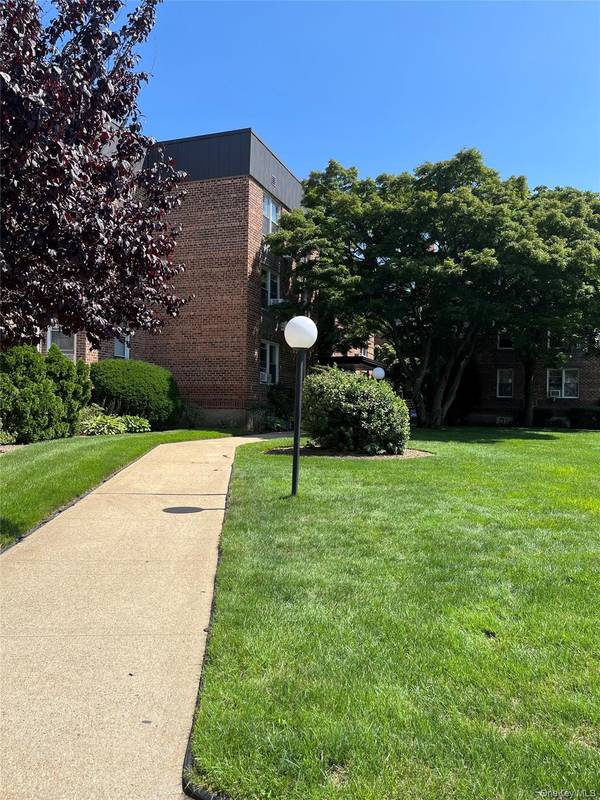 510 Dubois Ave #c3, North Valley Stream, NY 11581