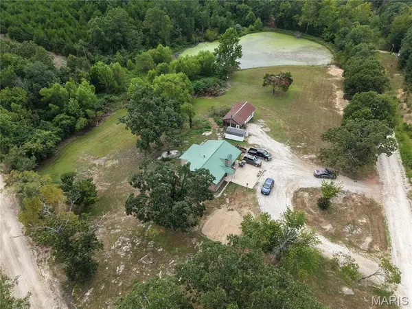 148 Sudhammer RD, Iberia, MO 65486