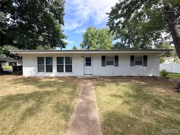 2 Independence DR, Belleville, IL 62226