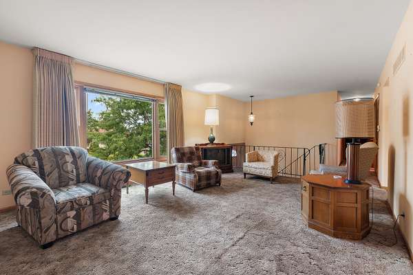 6141 Rob Roy DR, Oak Forest, IL 60452