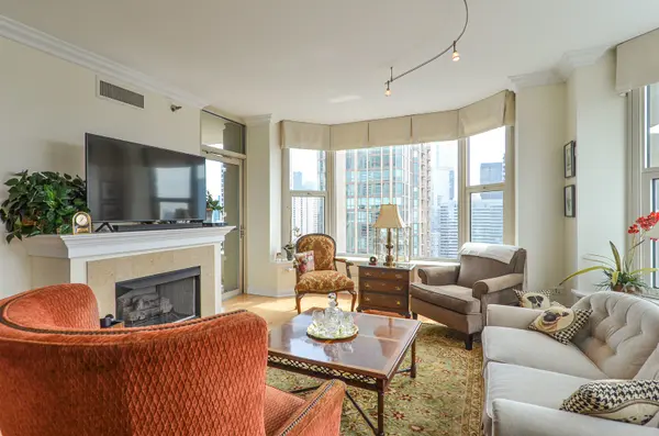 25 E SUPERIOR ST #3701, Chicago, IL 60611
