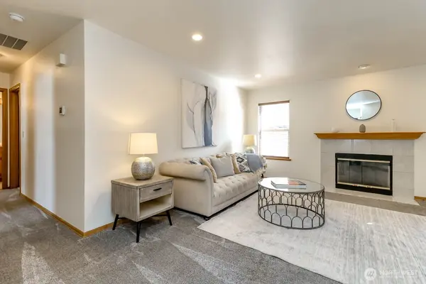 8552 Covina LOOP NE, Bremerton, WA 98311