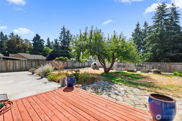211 Mosman AVE SE, Yelm, WA 98597