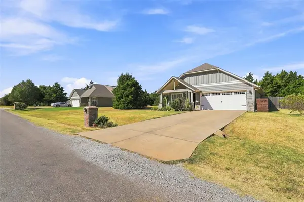 9437 Prairie Dog DR, Edmond, OK 73034