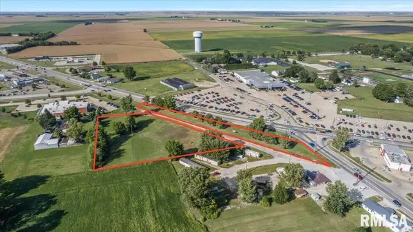 1100 SCHUYLER LN, Taylorville, IL 62568