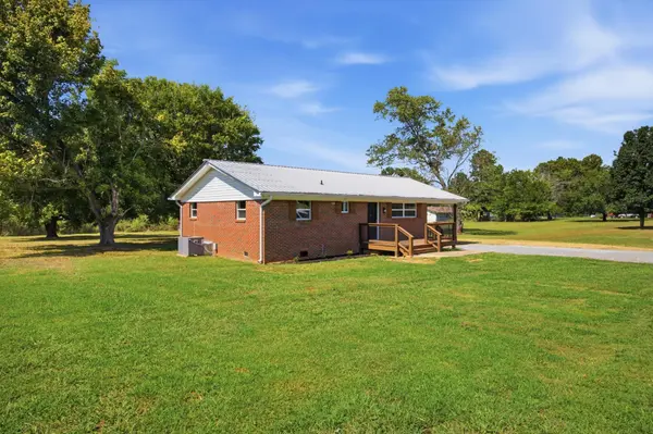 375 E Hills Road, Jasper, TN 37347