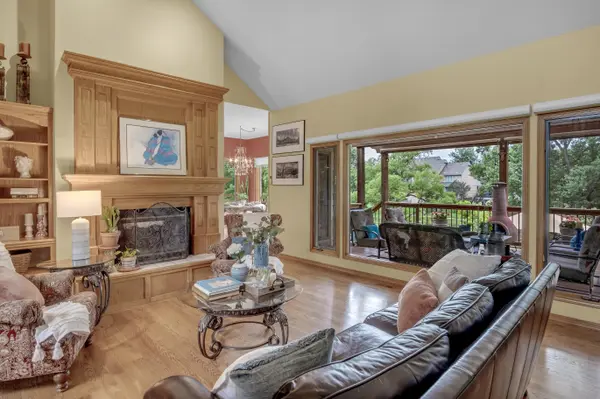1039 N Post Oak Rd, Wichita, KS 67206