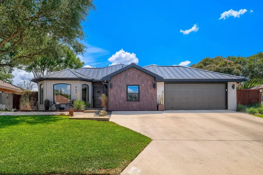 945 Queens DR, New Braunfels, TX 78130