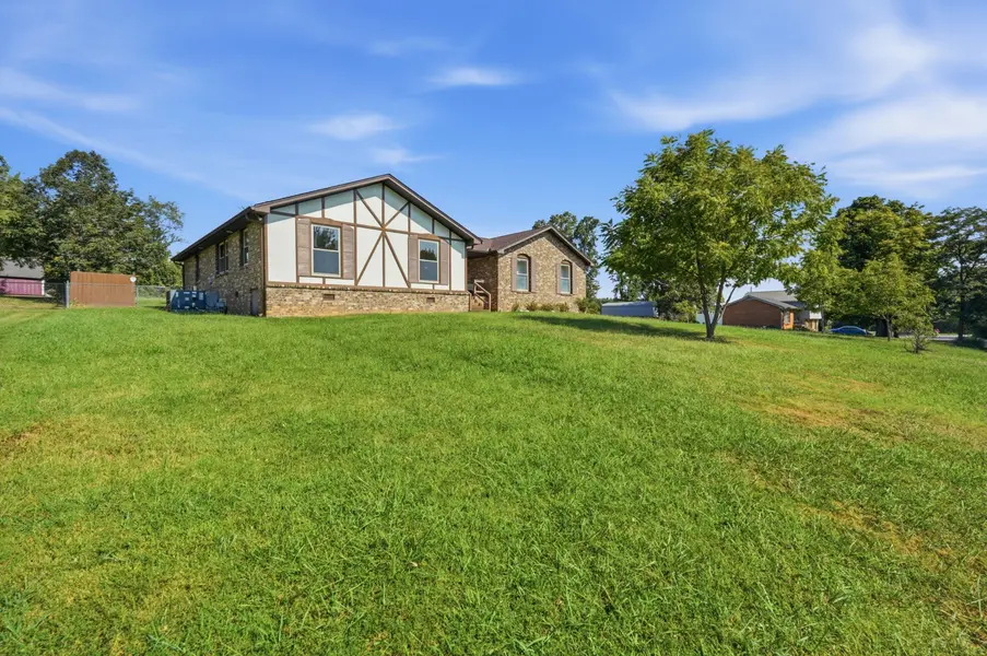 107 Stonewall Dr, Springfield, TN 37172