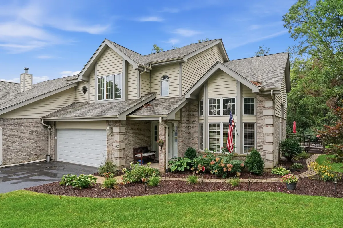 1442 Carriage Oaks CT, Dyer, IN 46311