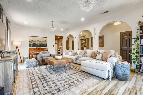 945 Queens DR, New Braunfels, TX 78130