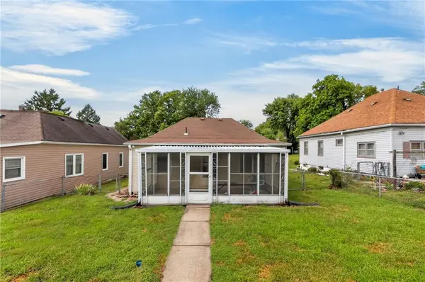 2607 S 14th ST, St Joseph, MO 64503