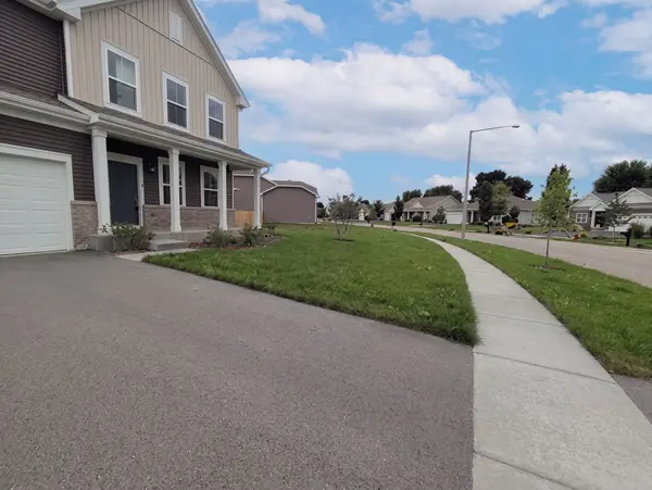 418 Fairway LN, Sycamore, IL 60178