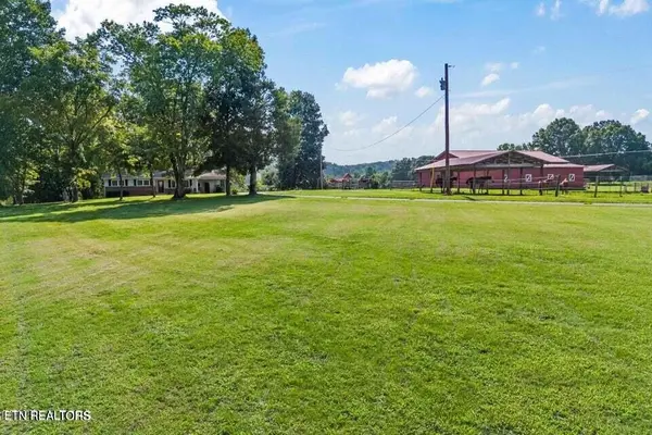 800 Swan Pond Circle Rd, Harriman, TN 37748