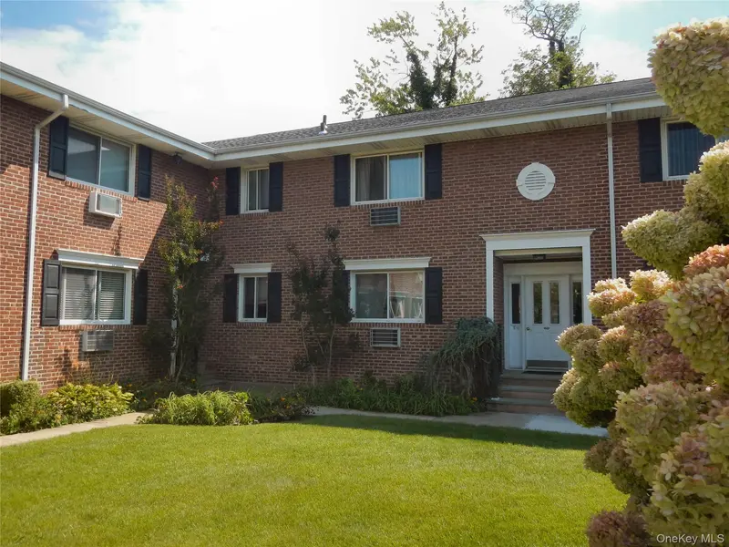 200 Merrick RD #H, Amityville, NY 11701