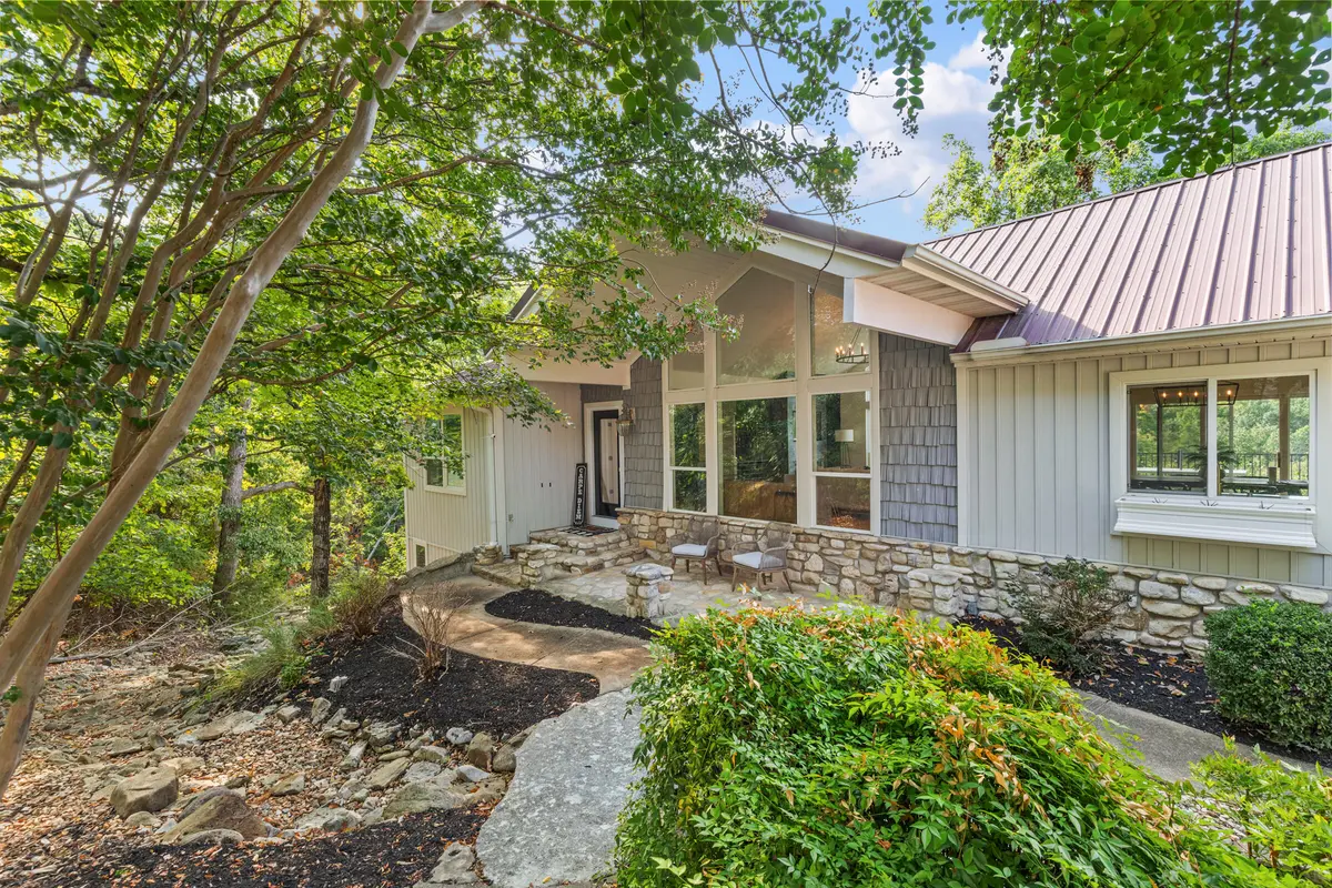 70 Stone Ledge DR, Branson West, MO 65737