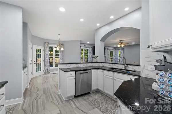 2612 Albatross LN, Matthews, NC 28104