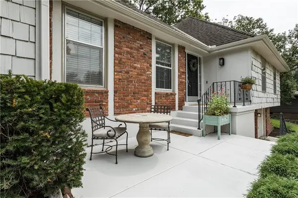 522 E 129th TER, Kansas City, MO 64145