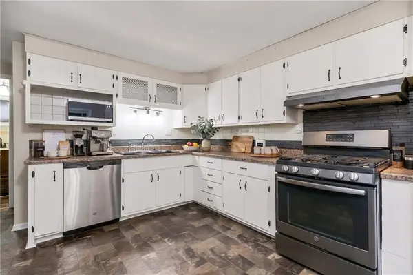 249 Fairlane ST, Lansing, KS 66043